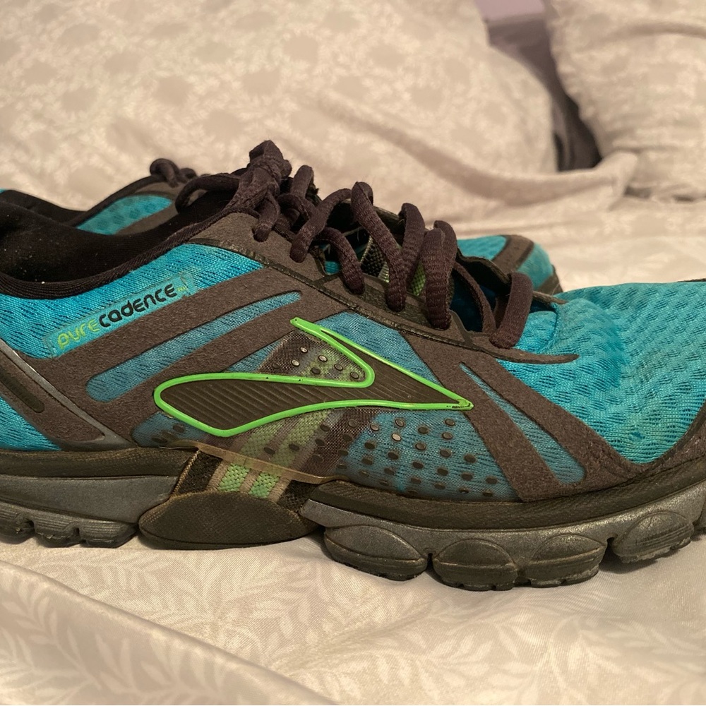Brooks Blue and Green Athletic Shoes with Breathable Mesh